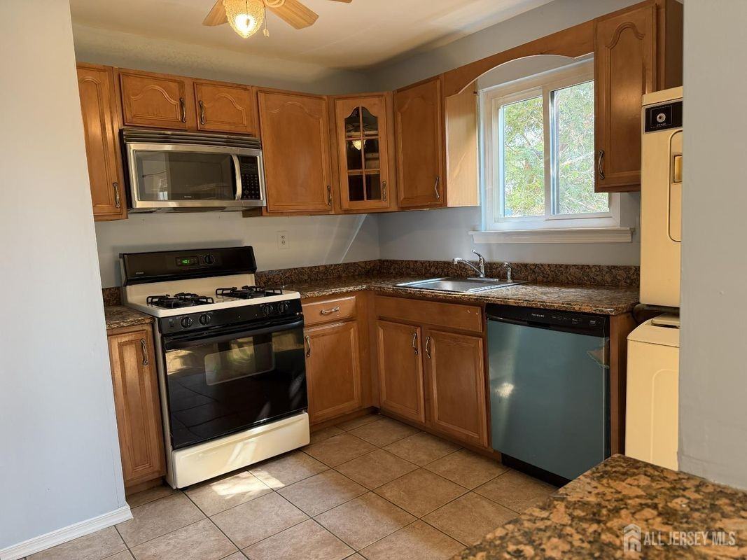 1105 N Oaks Blvd - Photo 7 of 24