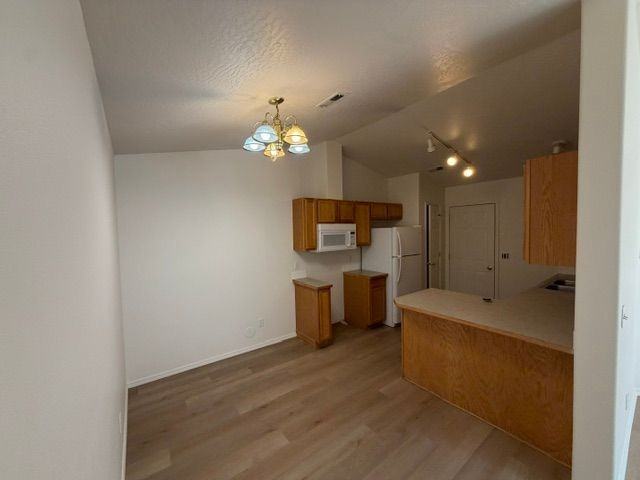 108 E Jadynn Ct - Photo 4 of 9