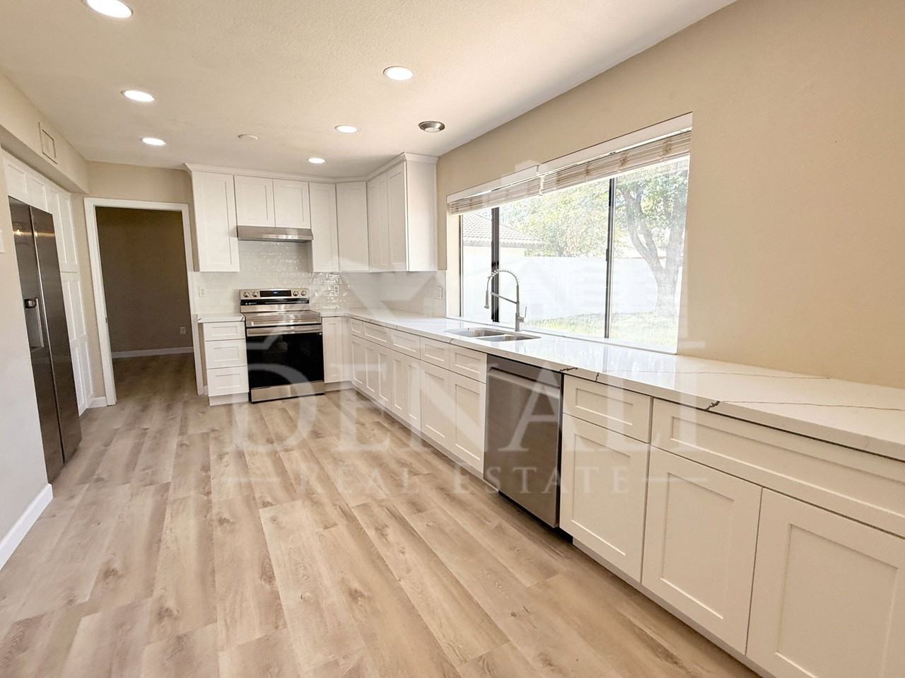 1529 E Edgewater Dr - Photo 7 of 35