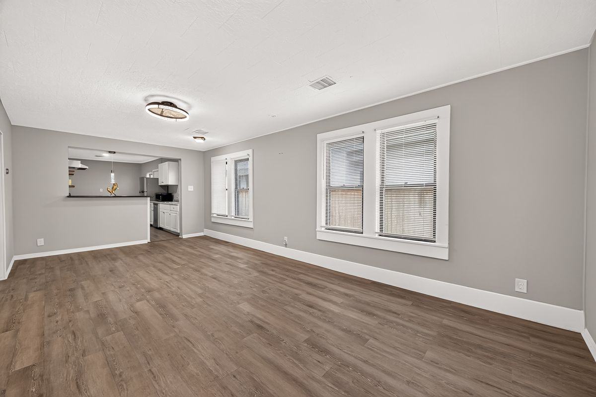 1507 Laird St - Photo 2 of 6
