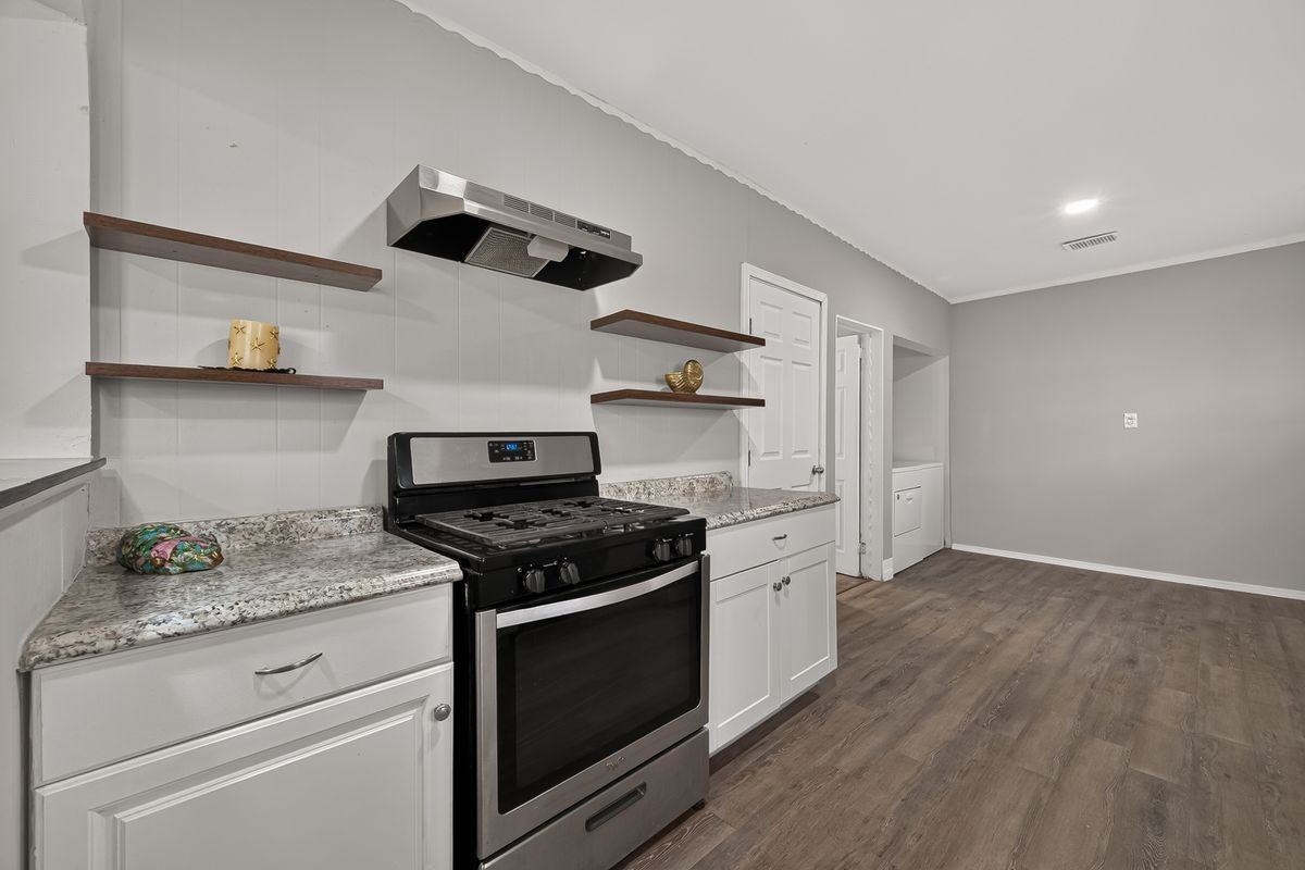 1507 Laird St - Photo 3 of 6