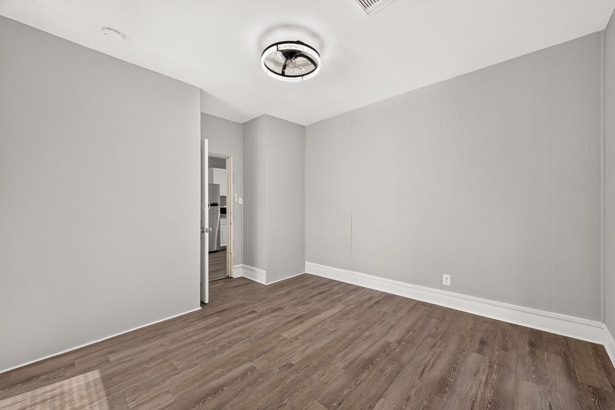 1507 Laird St - Photo 5 of 6