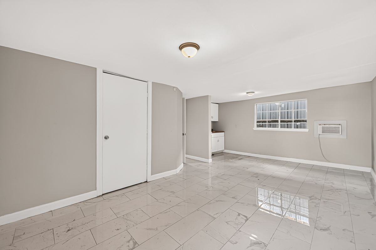 1507 Laird St - Photo 6 of 6
