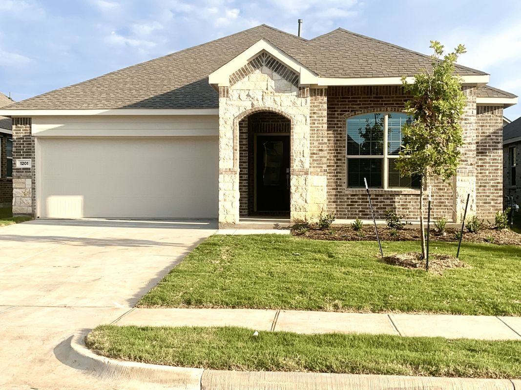 1201 Sassafras Dr - Photo 2 of 25