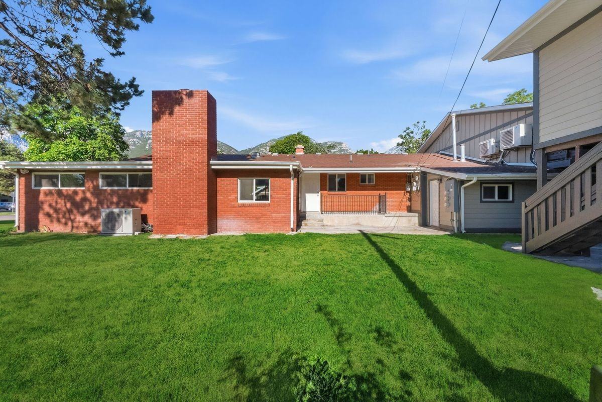 189 N 300 E - Photo 2 of 43