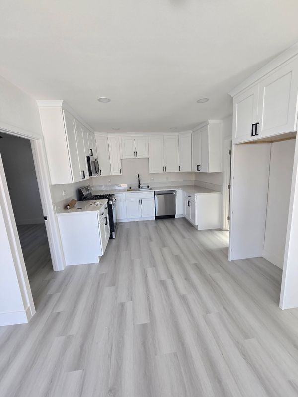1279 Vine St - Photo 2 of 7