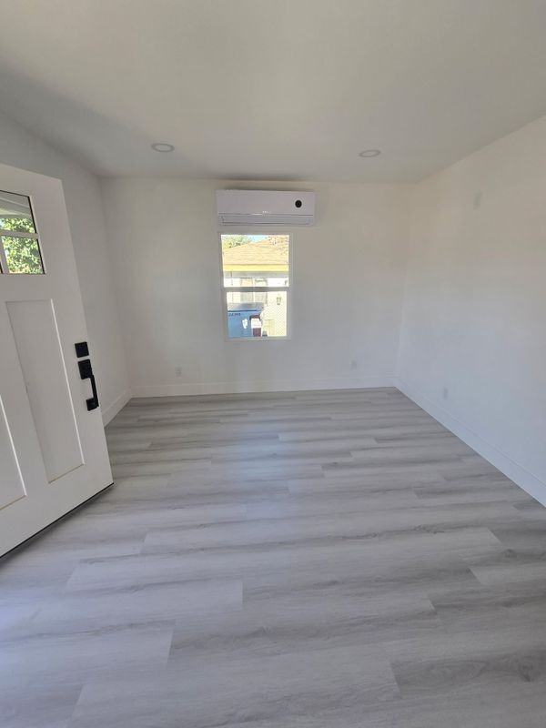 1279 Vine St - Photo 3 of 7
