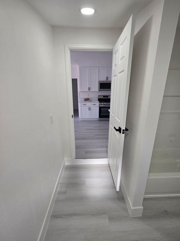 1279 Vine St - Photo 4 of 7