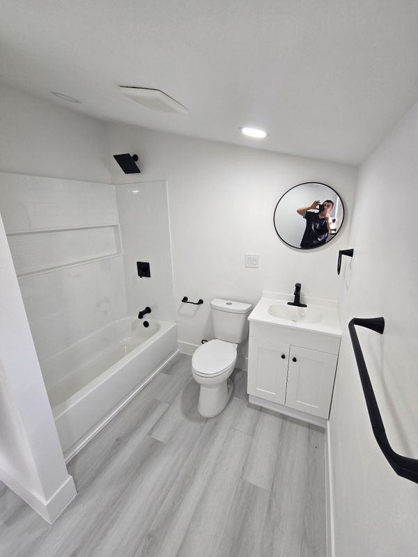 1279 Vine St - Photo 5 of 7