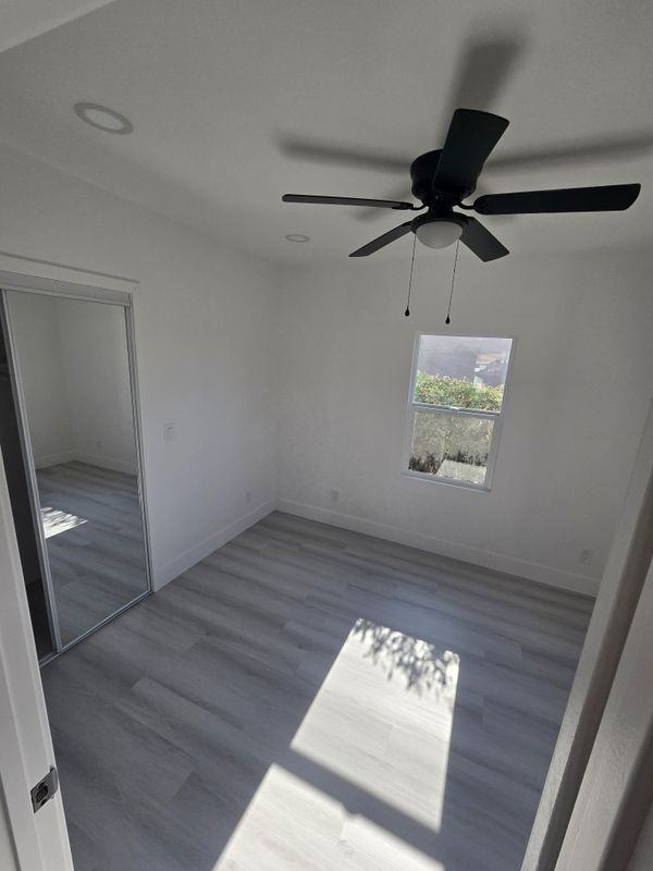 1279 Vine St - Photo 6 of 7