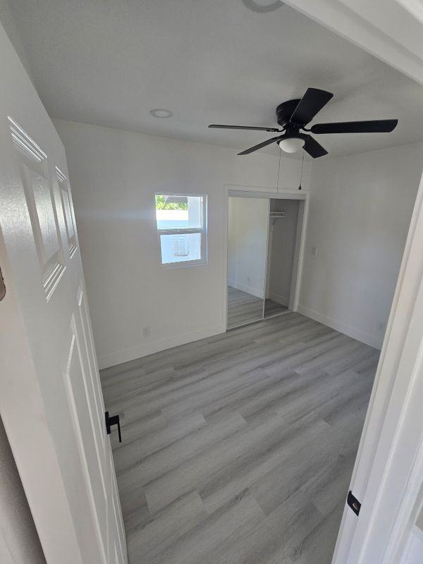 1279 Vine St - Photo 7 of 7
