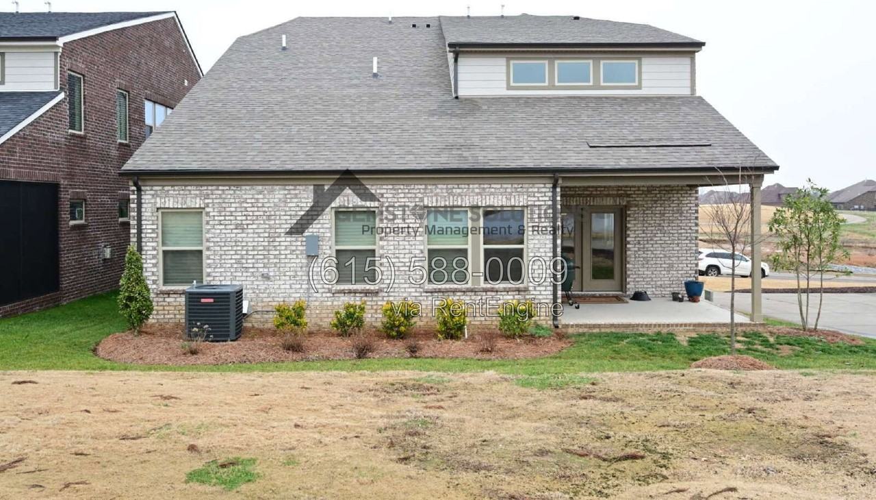 1028 Fenner Ln - Photo 4 of 50