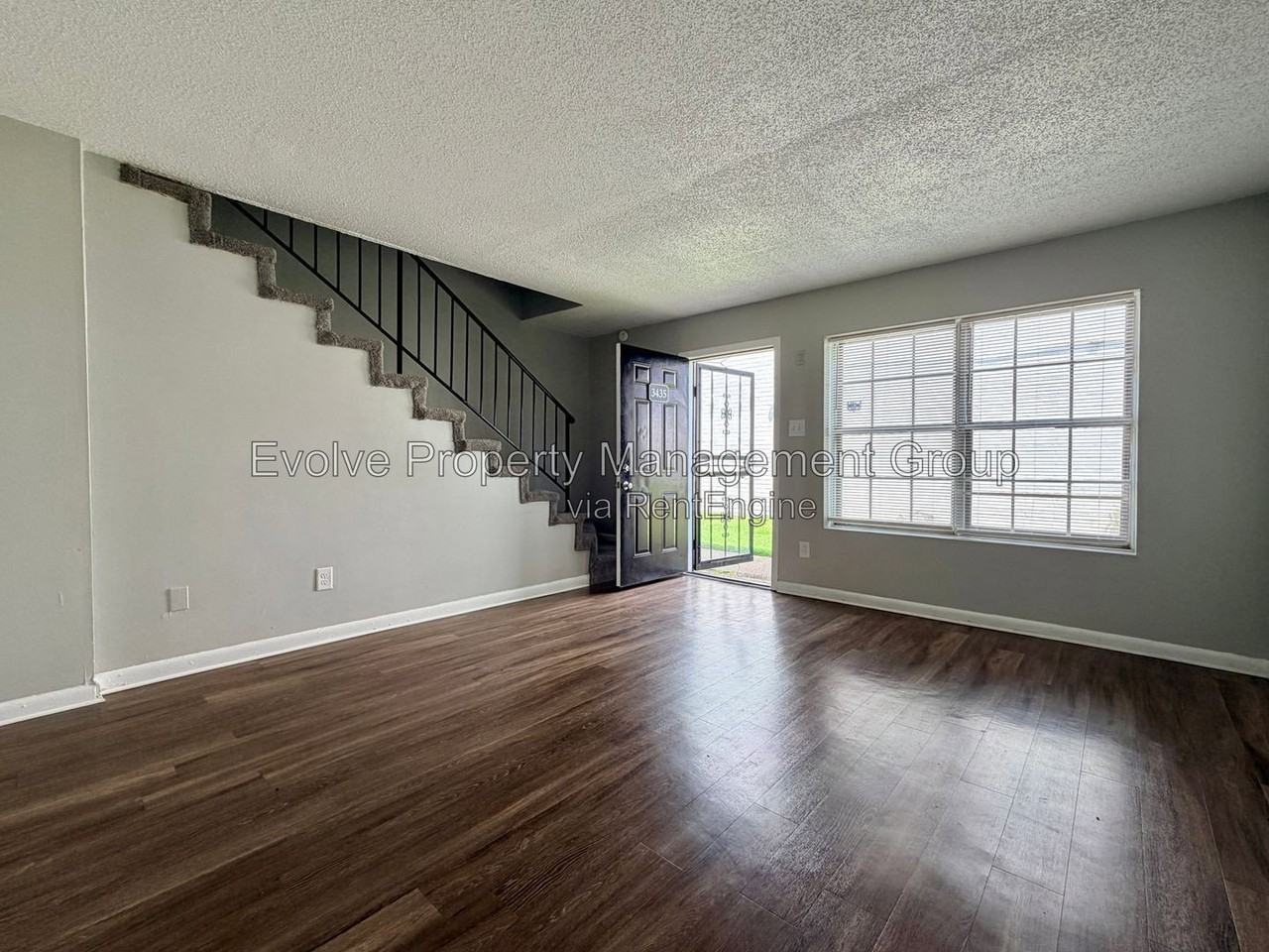 3435 Pruett Ct - Photo 2 of 10