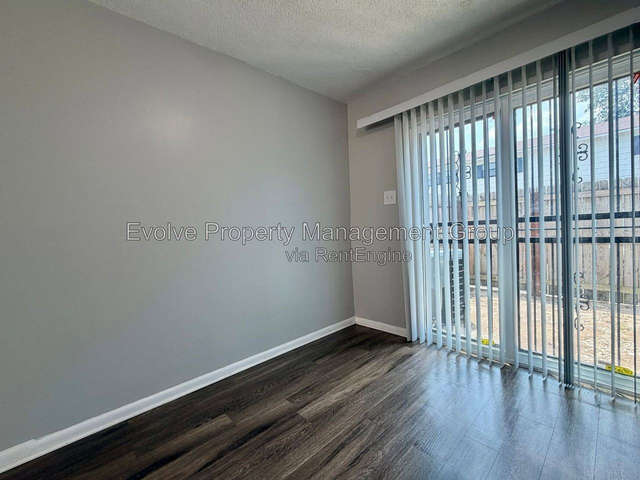 3435 Pruett Ct - Photo 3 of 10