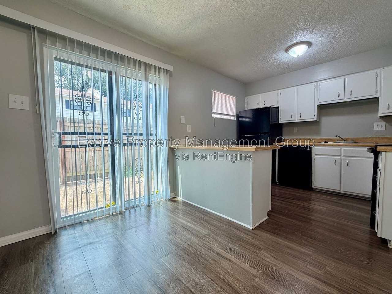 3435 Pruett Ct - Photo 4 of 10