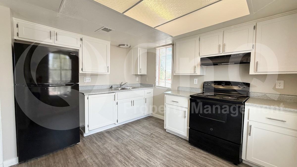 2145 W Mariposa St #201 - Photo 4 of 14