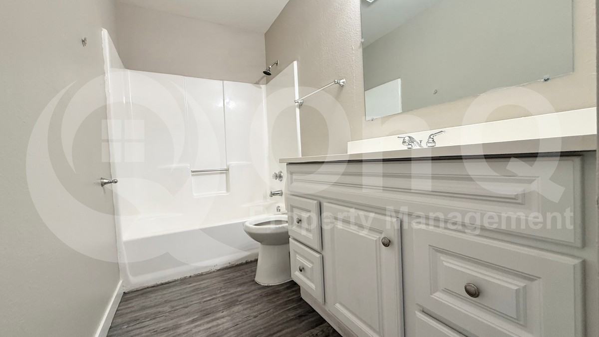 2145 W Mariposa St #201 - Photo 7 of 14