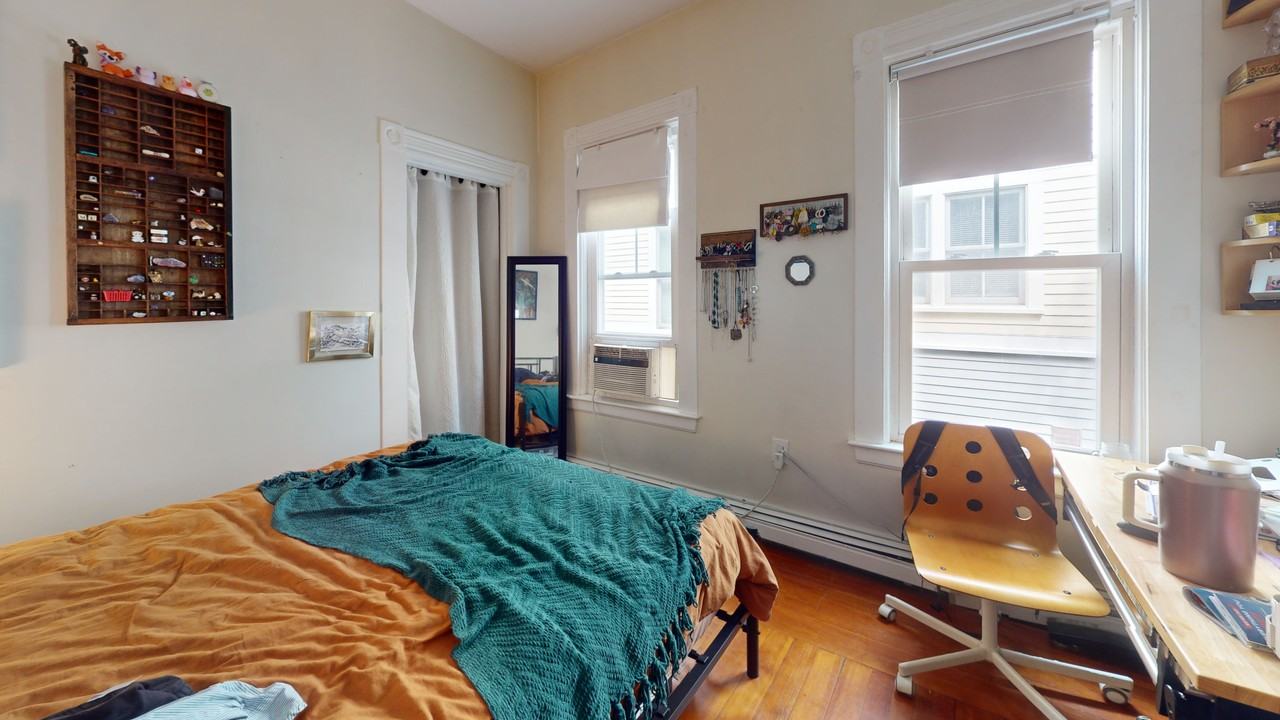 10-12 Bolster St. - Photo 2 of 9