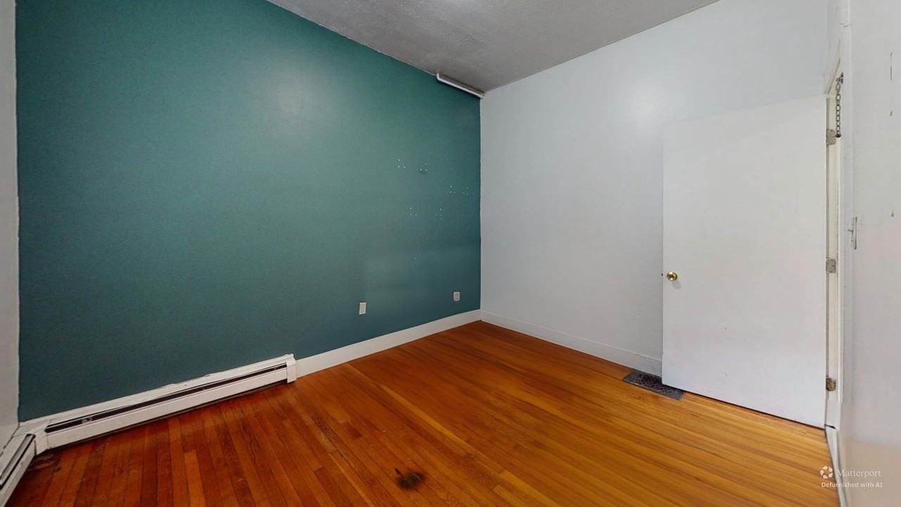 10-12 Bolster St. - Photo 4 of 9