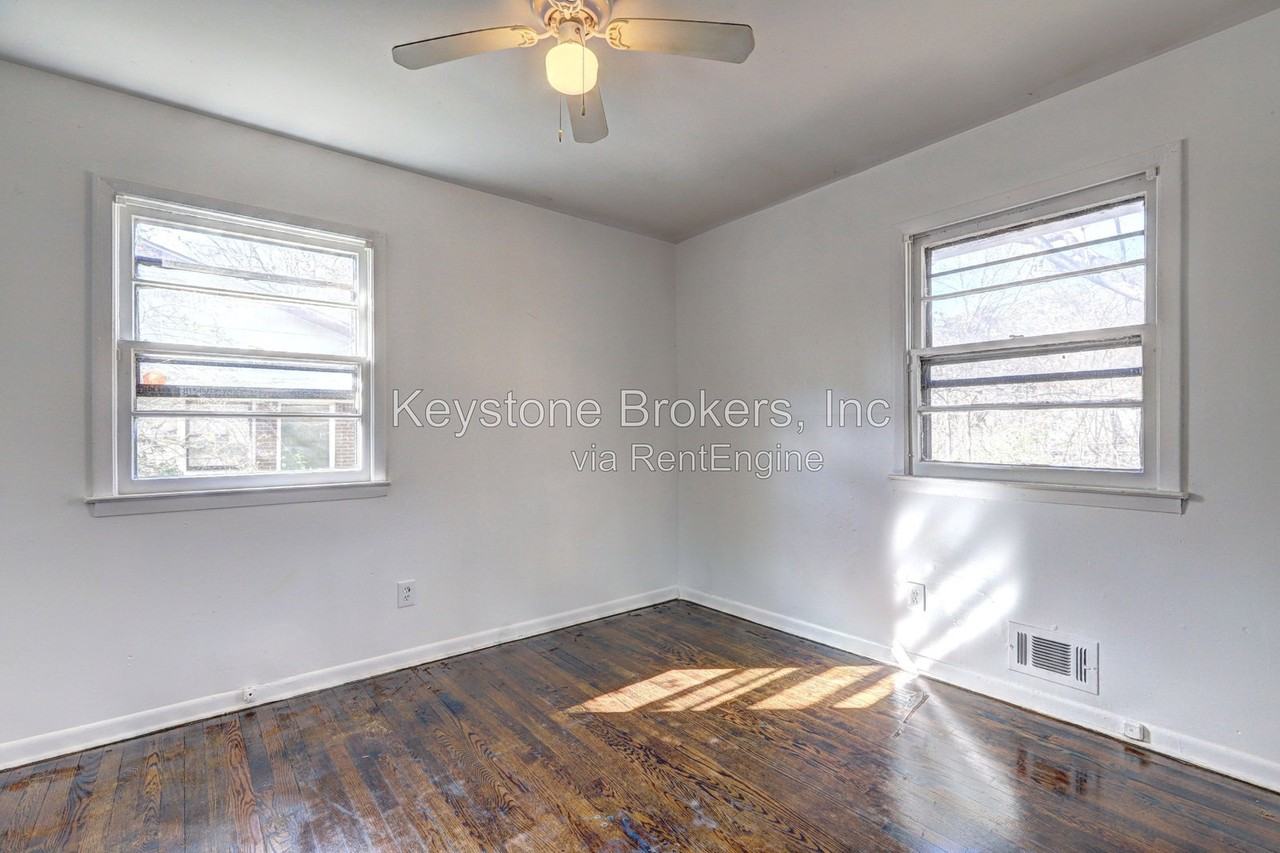 3467 Eisenhower Cir Se - Photo 6 of 10