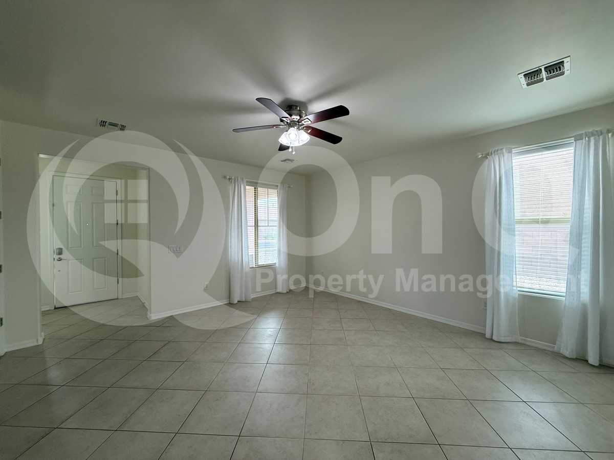12437 N Starthroat Dr - Photo 3 of 40