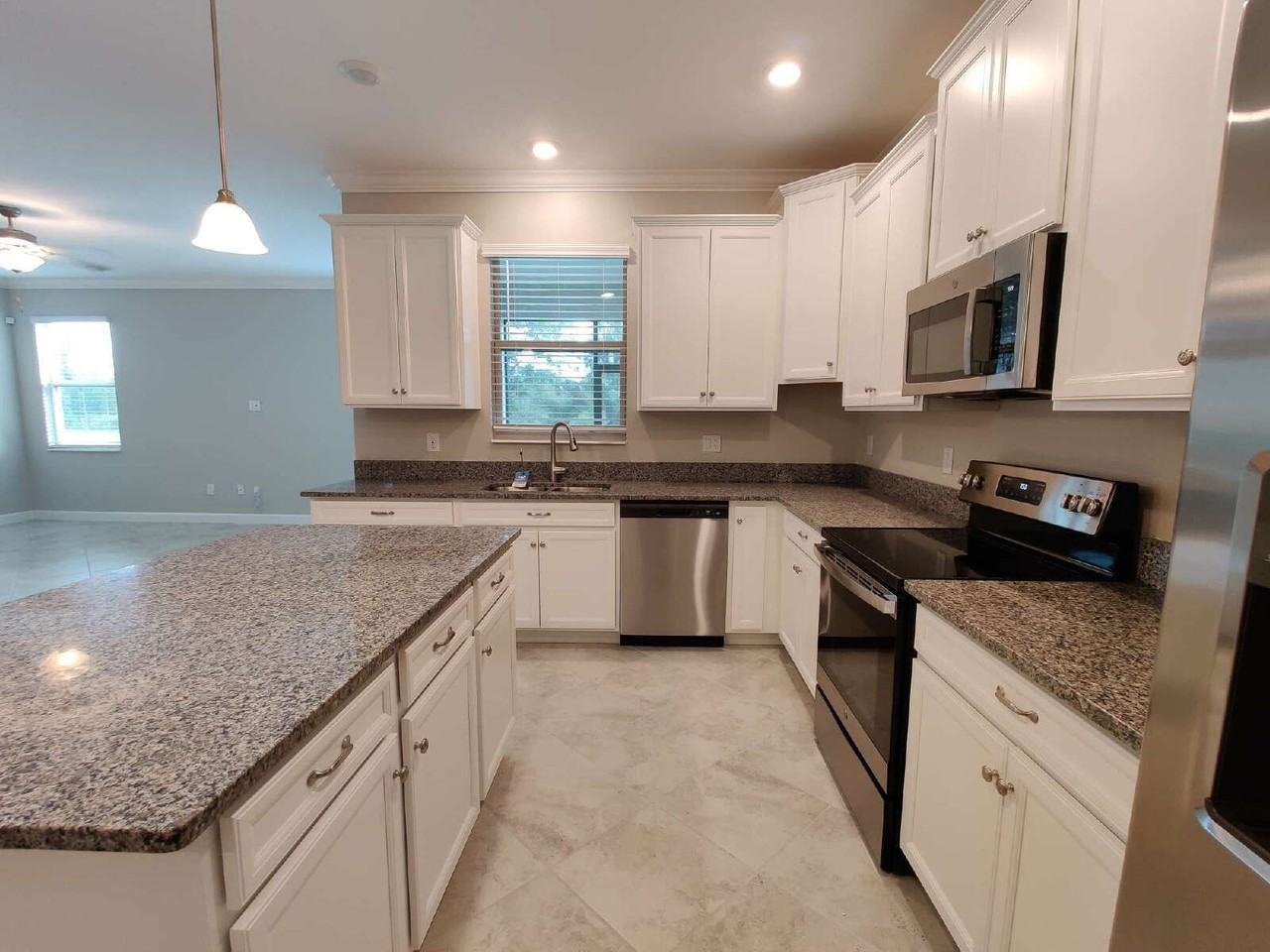 1618 Roseville St - Photo 5 of 28
