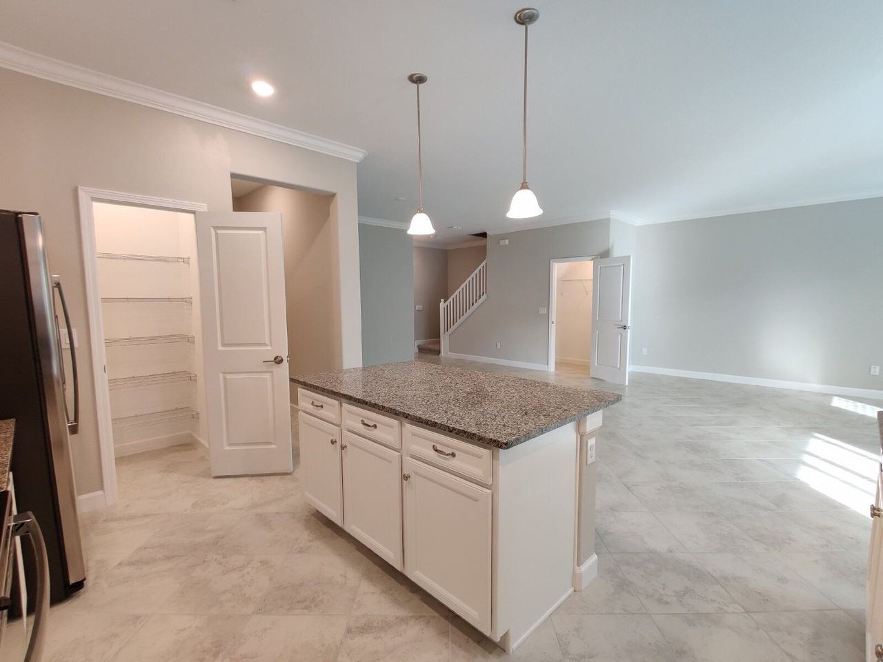 1618 Roseville St - Photo 7 of 28