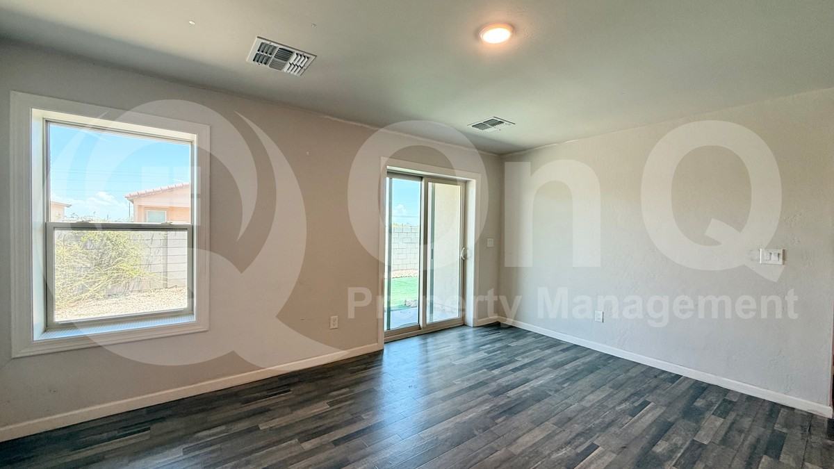 8011 S Magic Dr - Photo 3 of 17