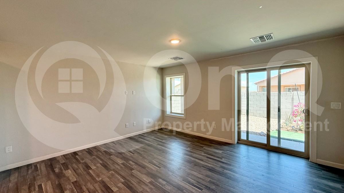 8011 S Magic Dr - Photo 4 of 17