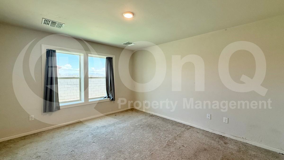 8011 S Magic Dr - Photo 5 of 17