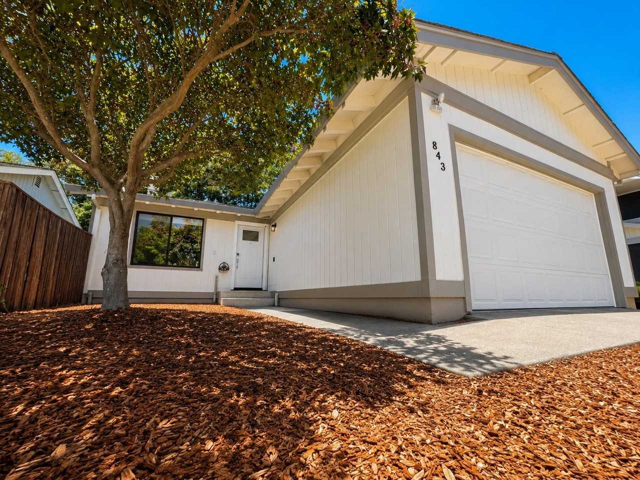 843 Falcon Way - Photo 2 of 15