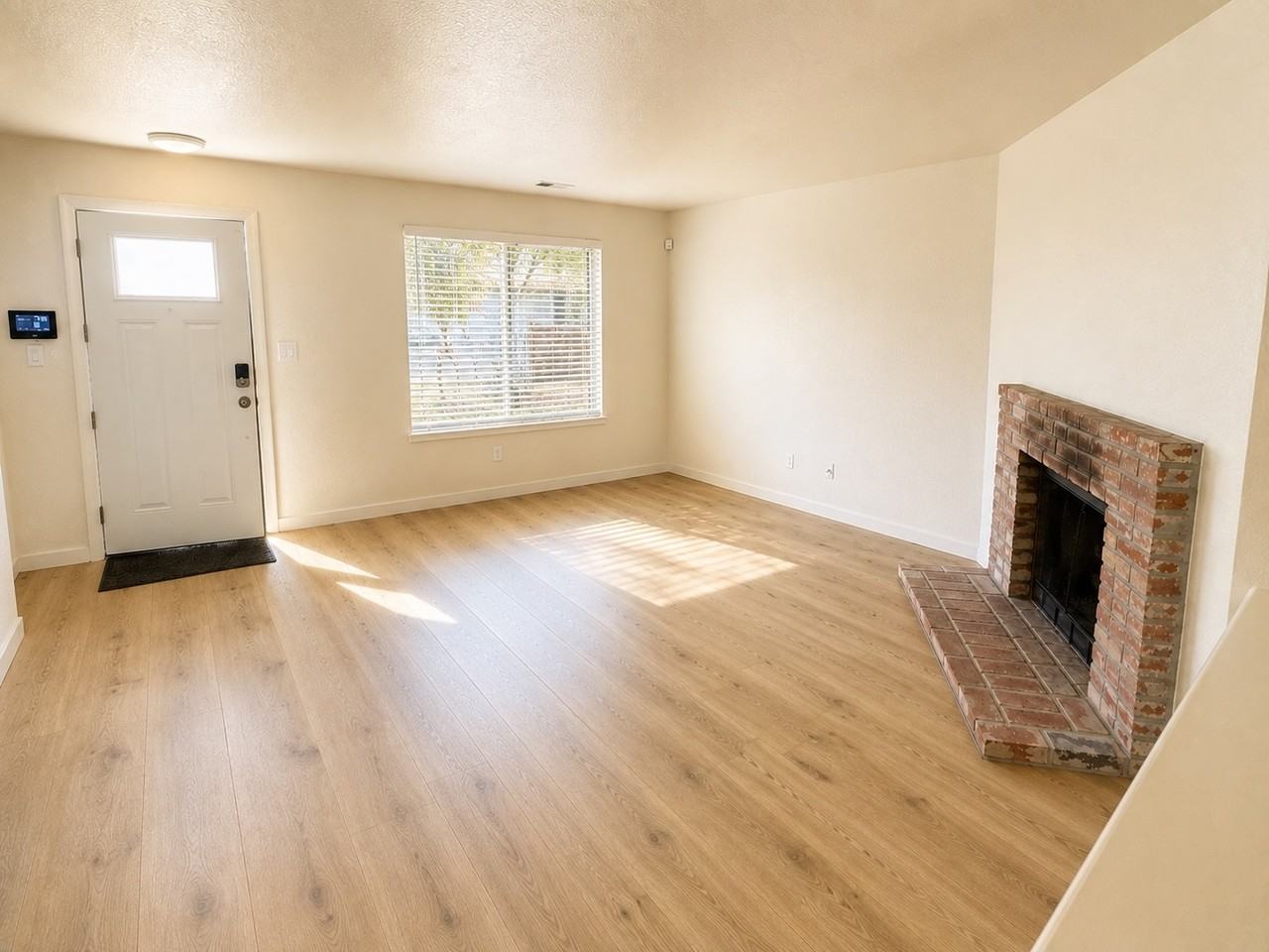 843 Falcon Way - Photo 5 of 15