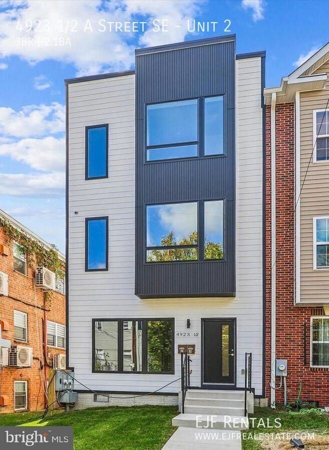 4923 1/2 A St Se #2