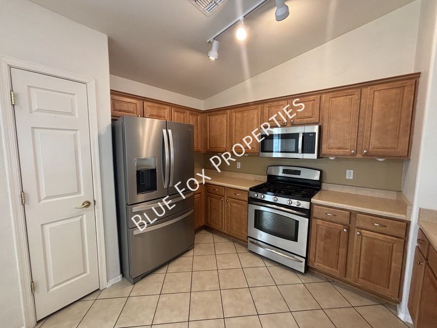 7135 S Oakbank Dr - Photo 4 of 47