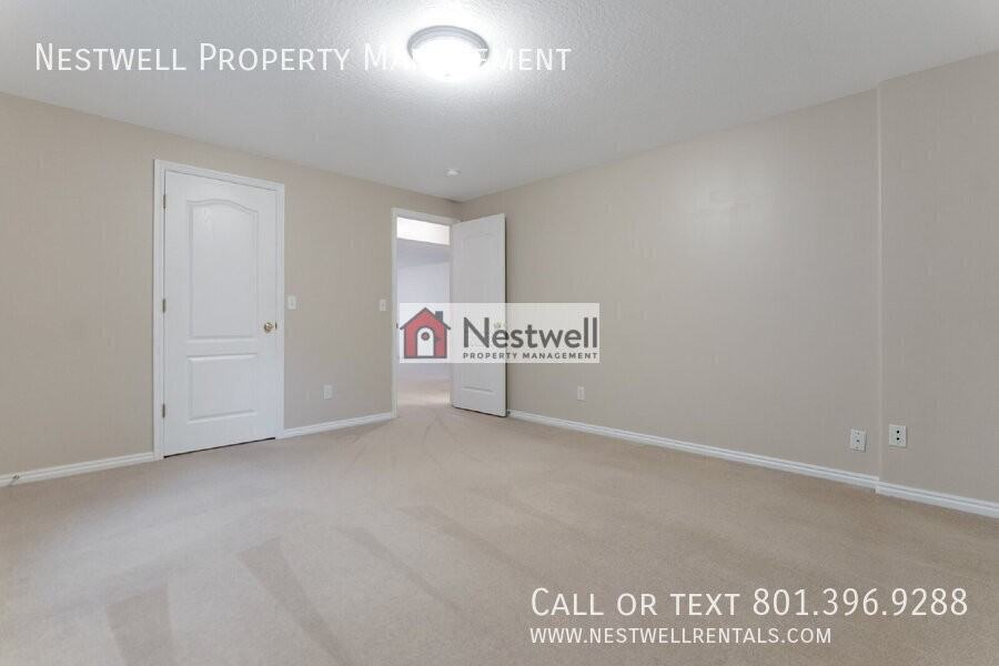 10181 S Bolton Ct - Photo 3 of 42