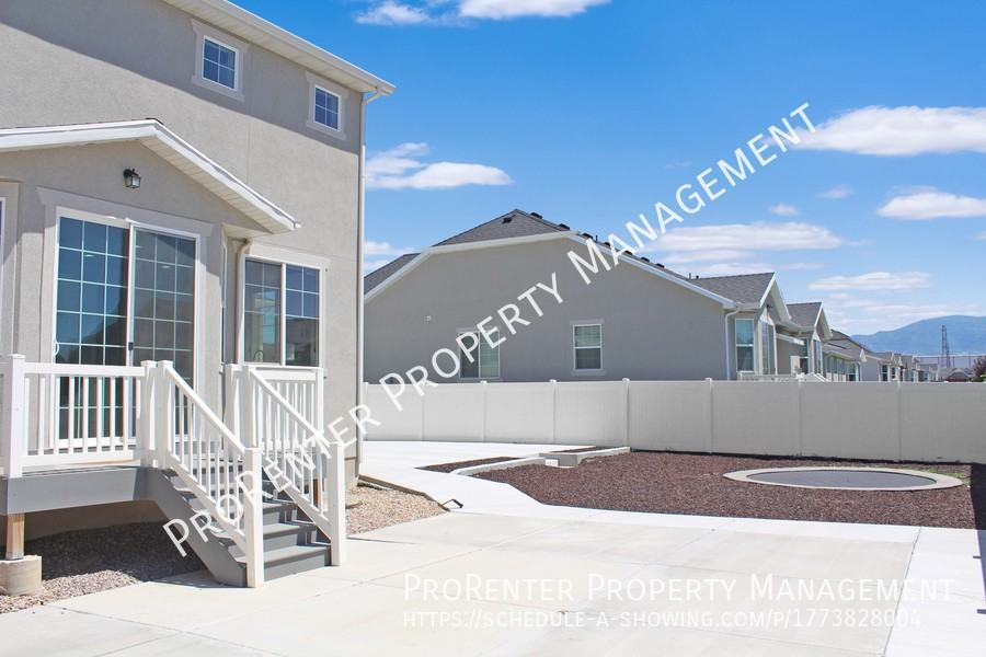 1509 W 450 S - Photo 3 of 38