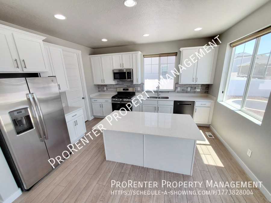 1509 W 450 S - Photo 7 of 38