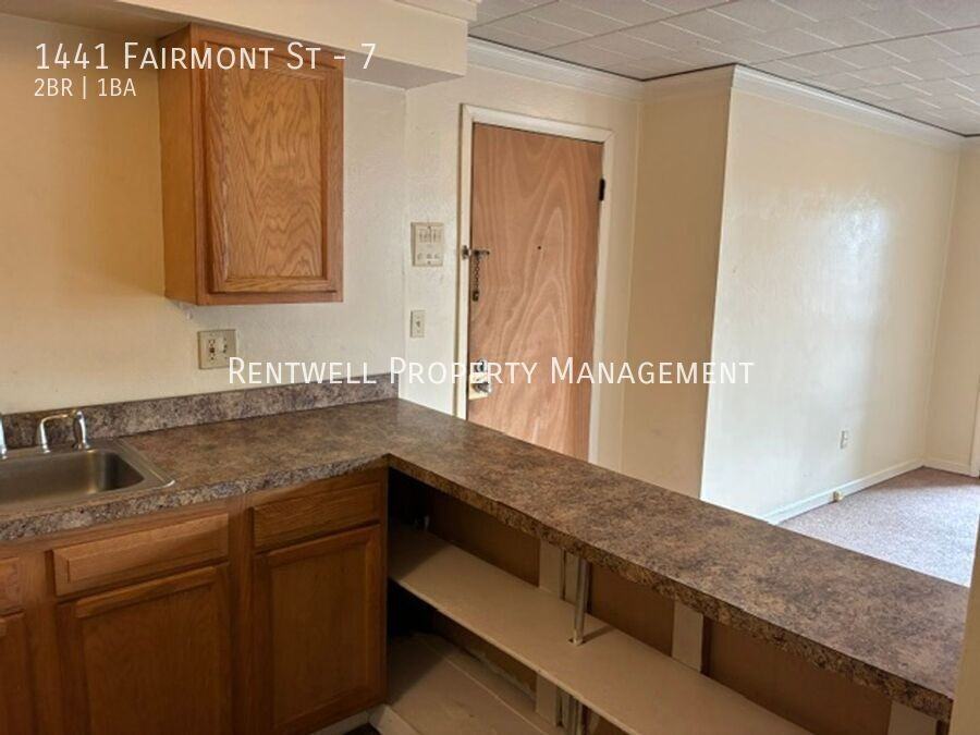 1441 Fairmont St #7 - Photo 4 of 13