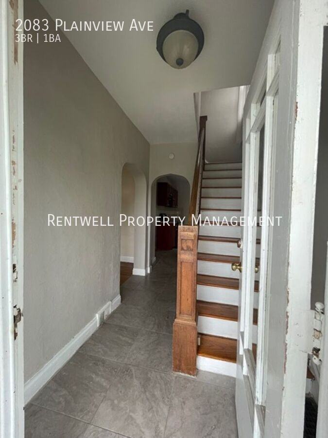 2083 Plainview Ave - Photo 2 of 22