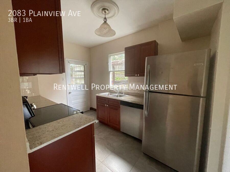 2083 Plainview Ave - Photo 6 of 22