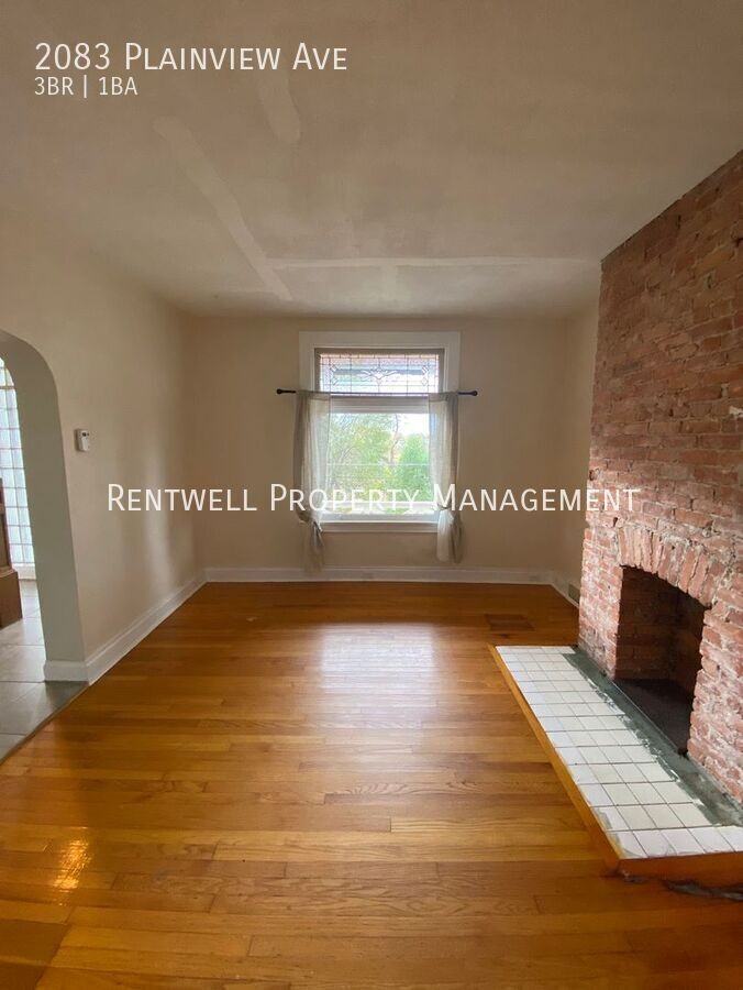 2083 Plainview Ave - Photo 7 of 22