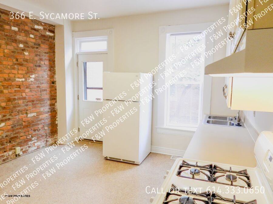 366 E Sycamore St - Photo 3 of 32