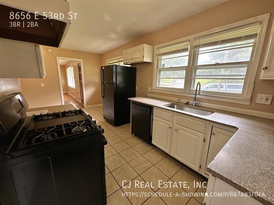 8656 E 53rd St - Photo 5 of 11