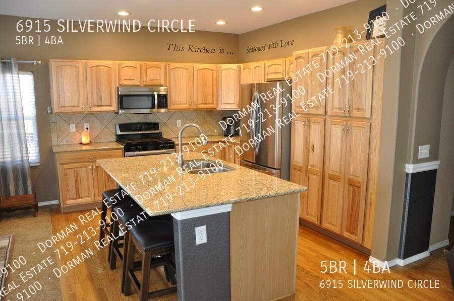 6915 Silverwind Cir - Photo 6 of 38