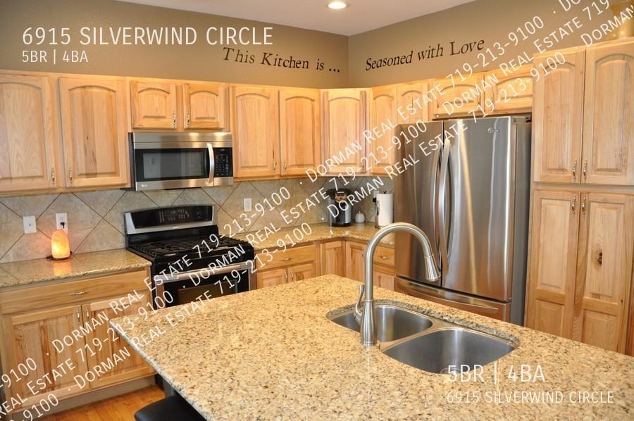 6915 Silverwind Cir - Photo 7 of 38