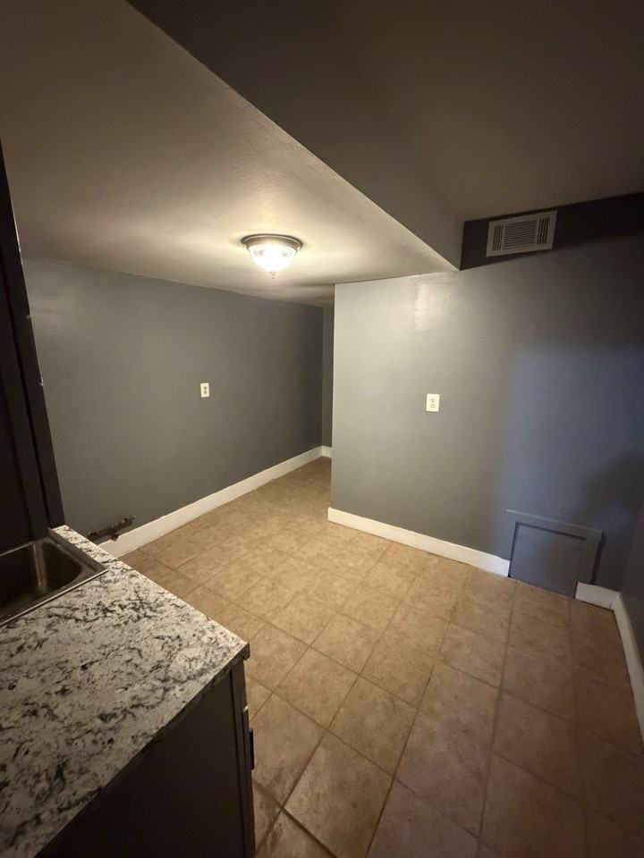 4120 S King Dr #G - Photo 4 of 8