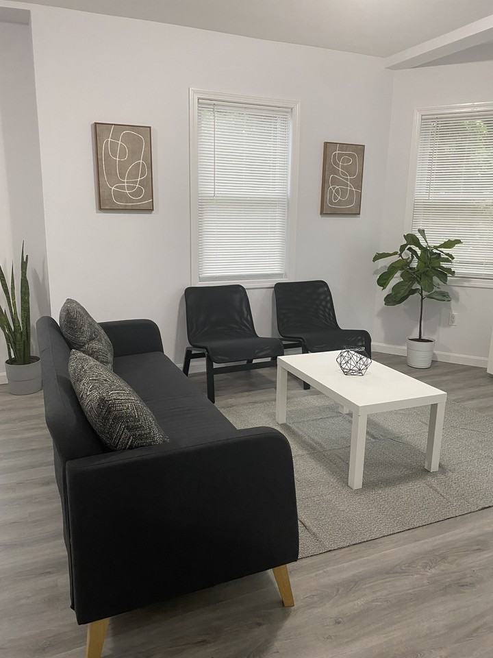 383 Academy Ave #2 - Photo 4 of 15