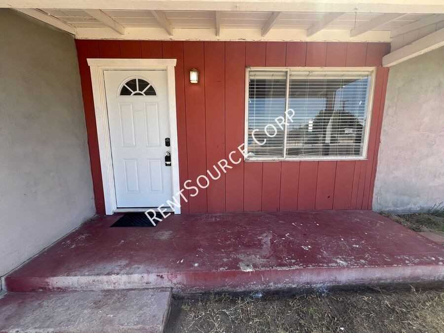 1360 1/2 Nancy St - Photo 3 of 14