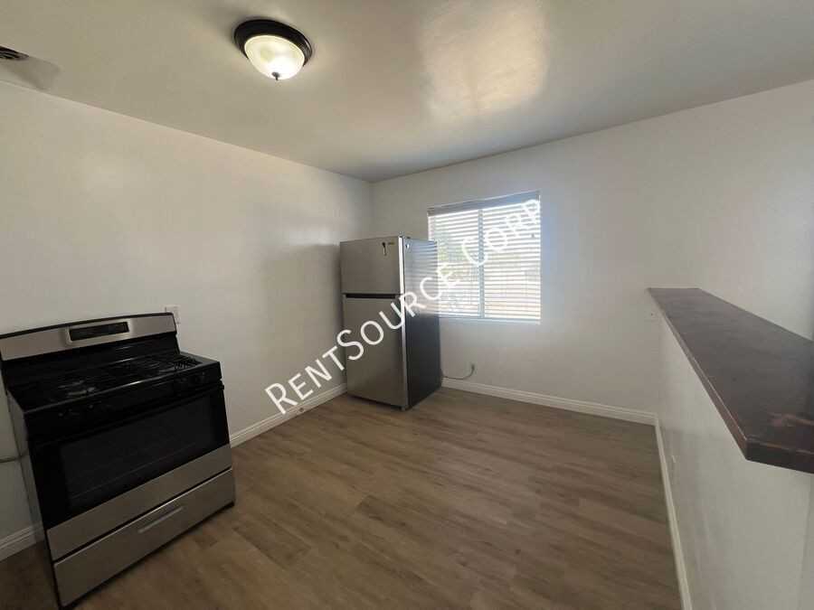 1360 1/2 Nancy St - Photo 5 of 14
