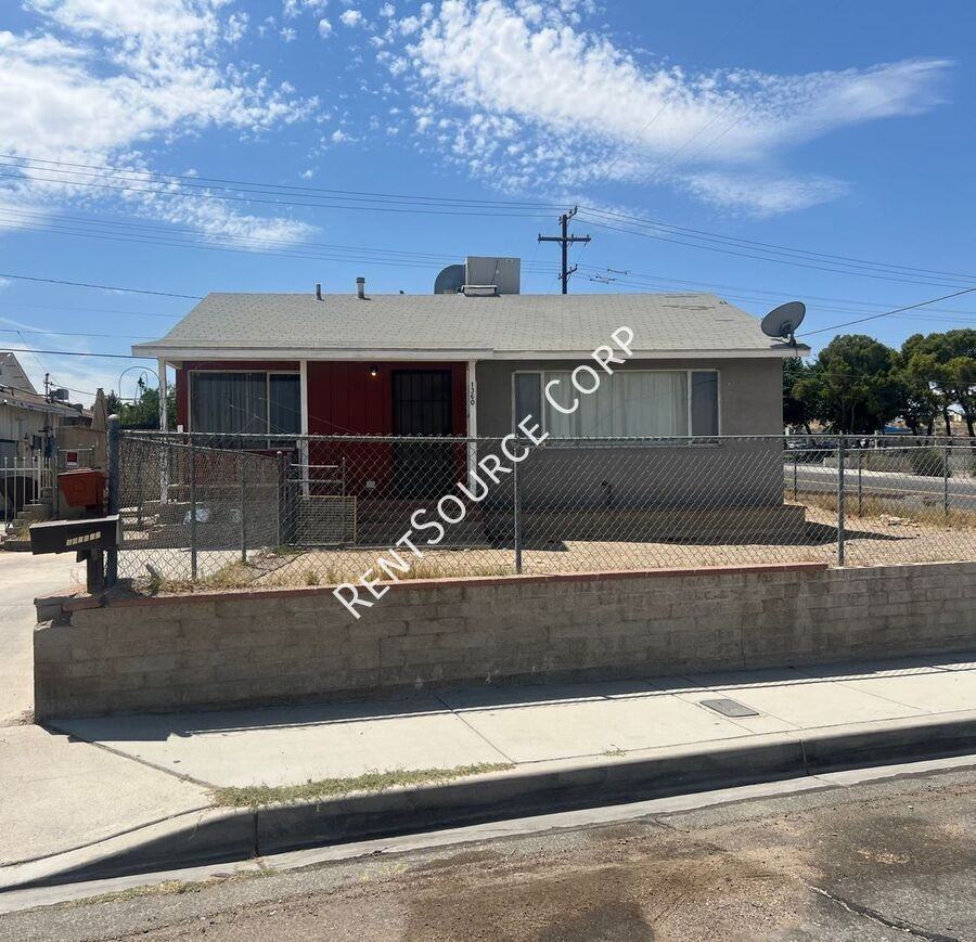 1360 Nancy St - Photo 2 of 15